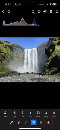 استفاده از ابزار حذف لایت‌روم موبایل برای حذف افراد از عکس در آیفون.