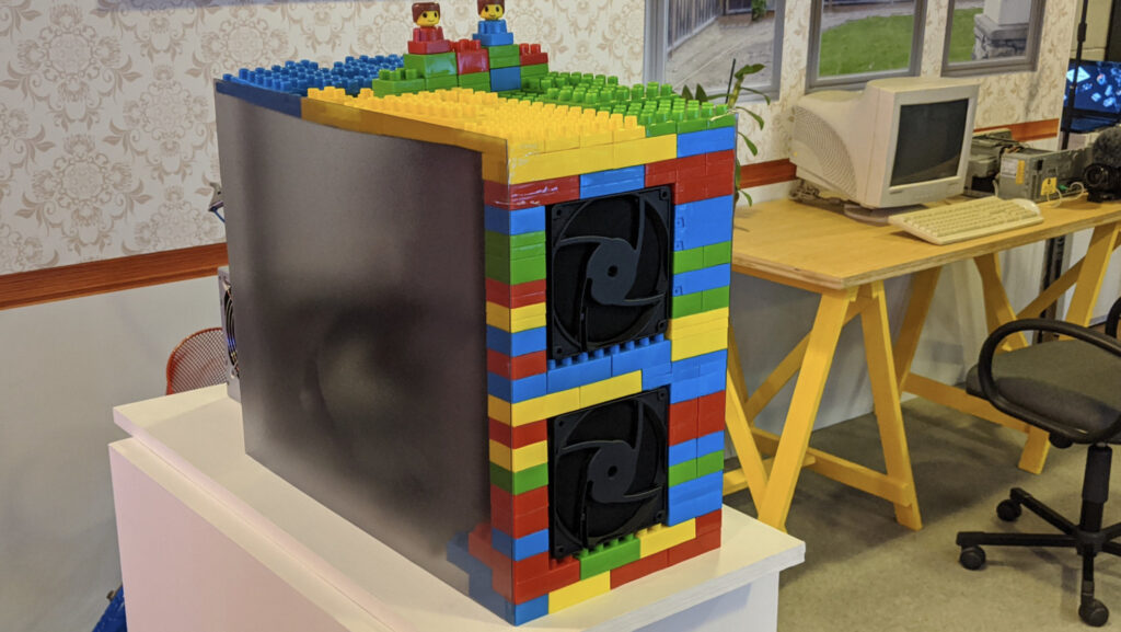 اولین سرور گوگل و رنگ‌های لوگو